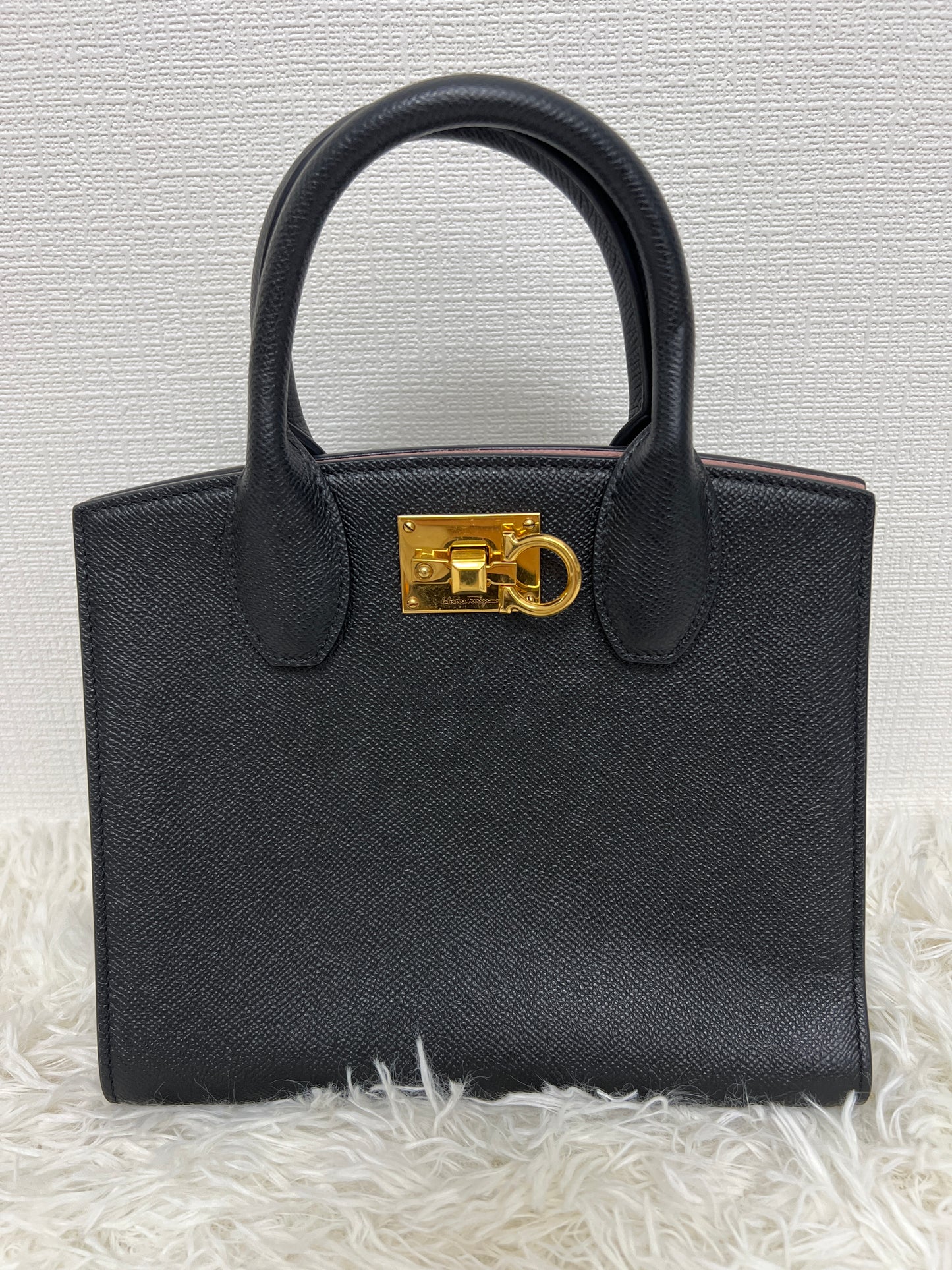 Ferragamo Black Handle Bags A-16297