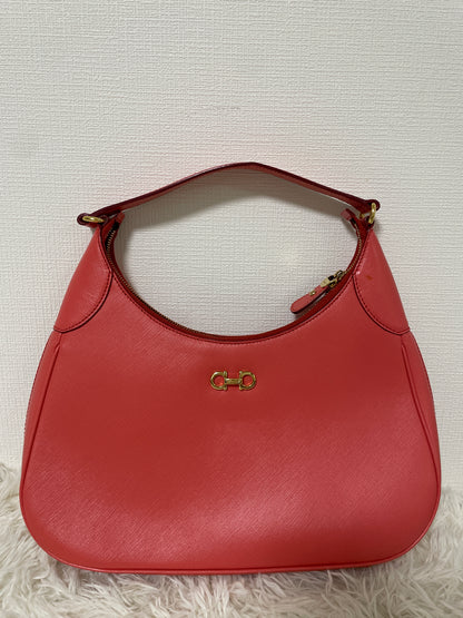 Ferragamo Red Shoulder Bags A-16300