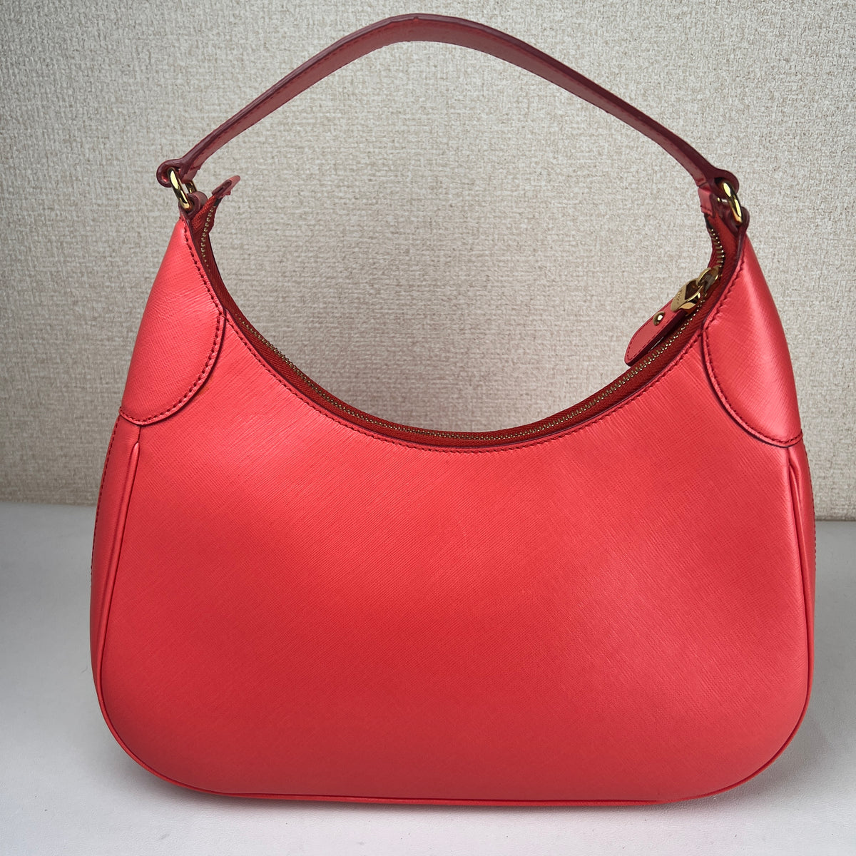 Ferragamo Red Shoulder Bags A-16300
