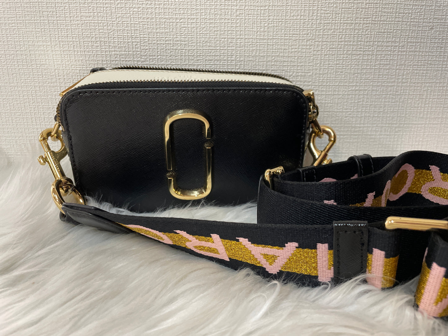Marc Jacobs Black Shoulder Bags A-16303