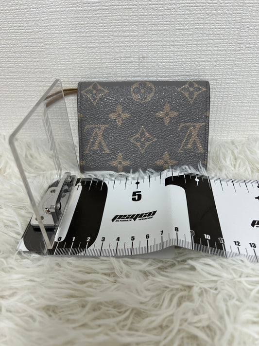 Louis Vuitton Silver Wallets A-16310