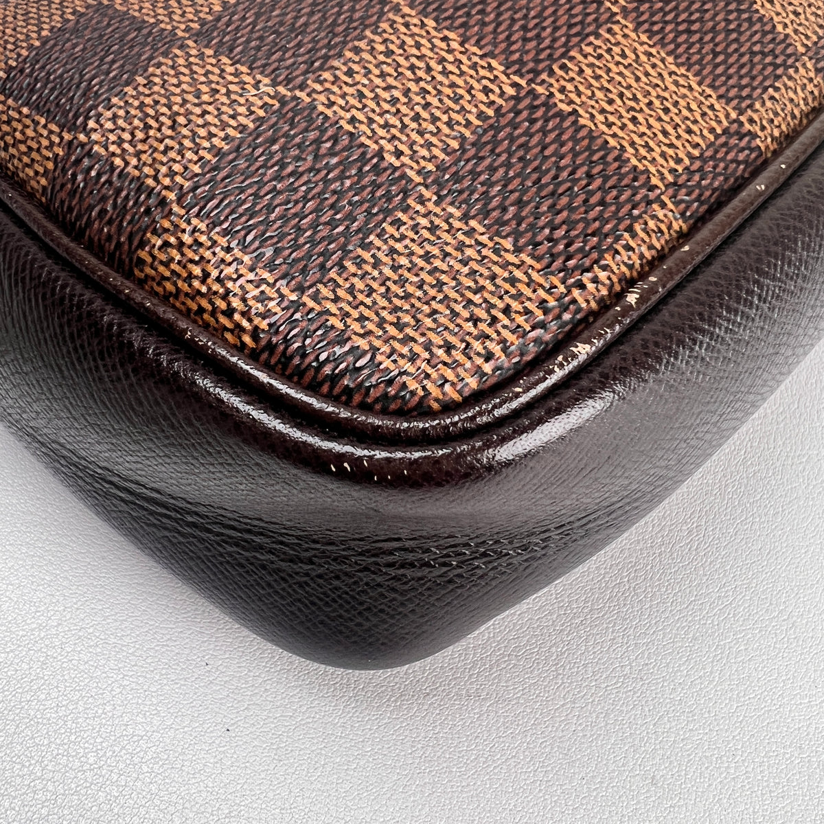 Louis Vuitton Brown Pouches A-16313