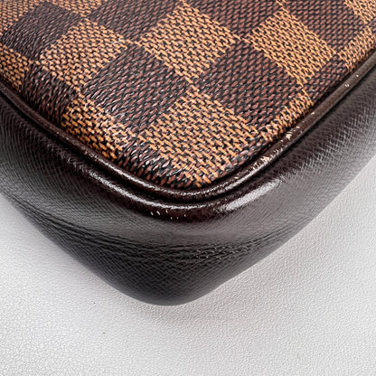 Louis Vuitton Brown Pouches A-16313