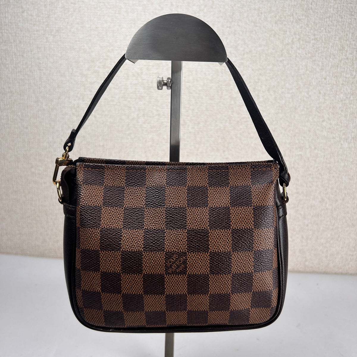 Louis Vuitton Brown Pouches A-16313