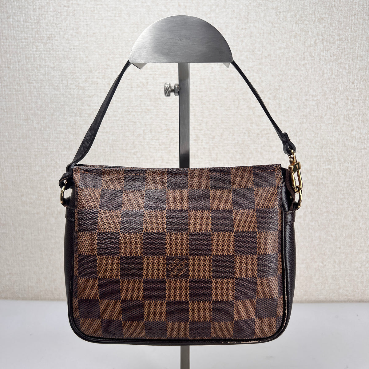 Louis Vuitton Brown Pouches A-16313