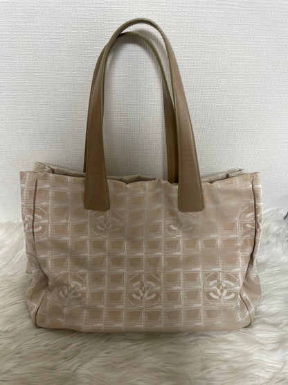Chanel Beige Tote Bags A-16341