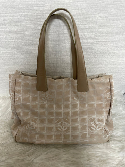 Chanel Beige Tote Bags A-16341
