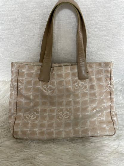 Chanel Beige Tote Bags A-16341