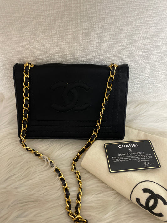 Chanel Black Shoulder Bags A-16362