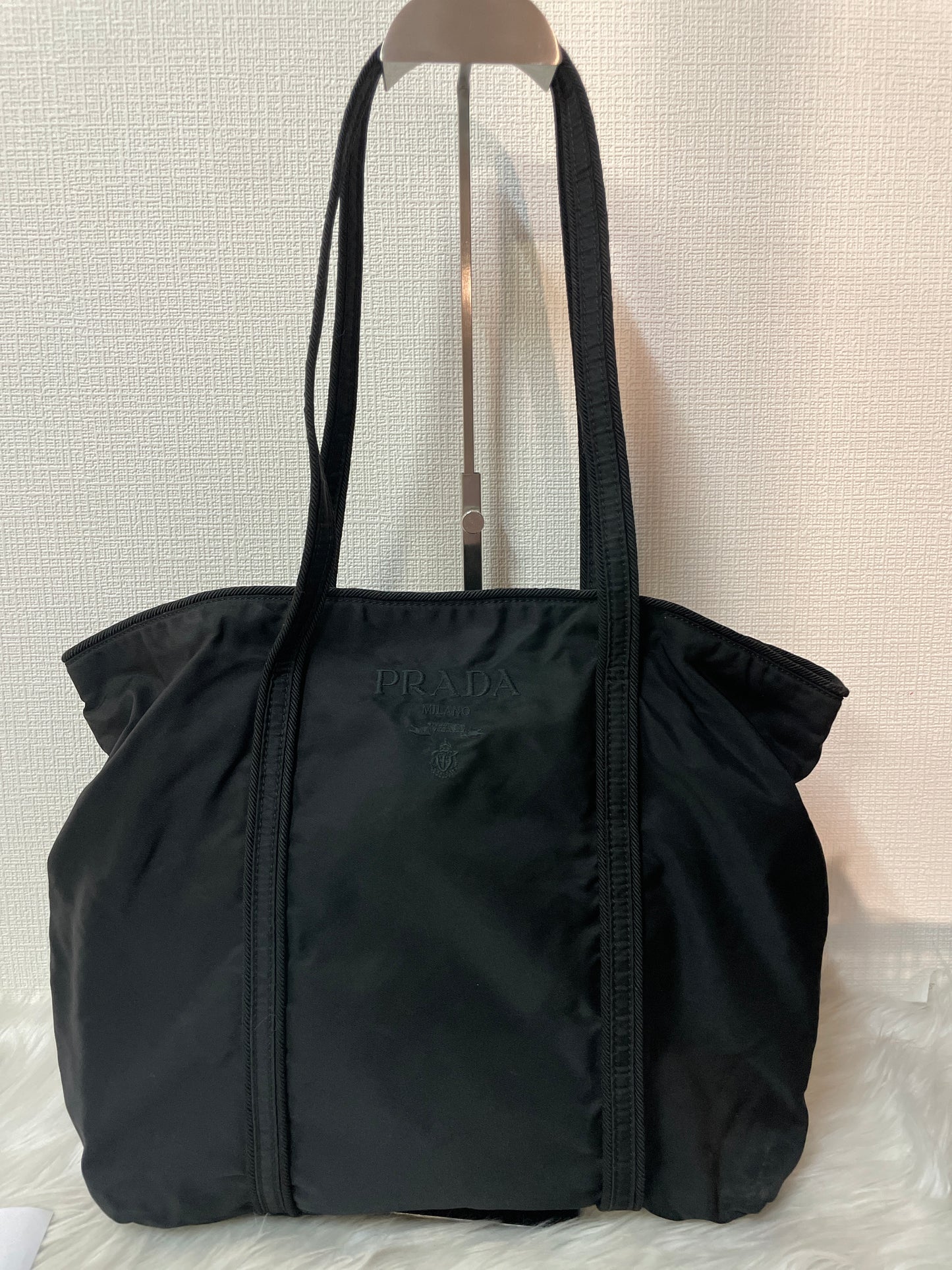 Prada Black Tote Bags A-16366