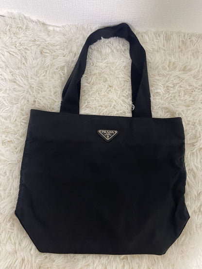 Prada Black Tote Bags A-16367