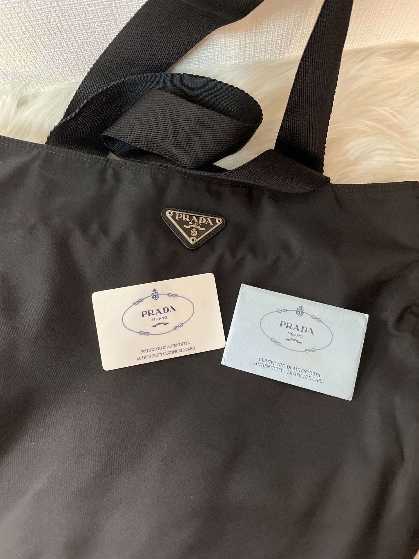 Prada Black Tote Bags A-16367