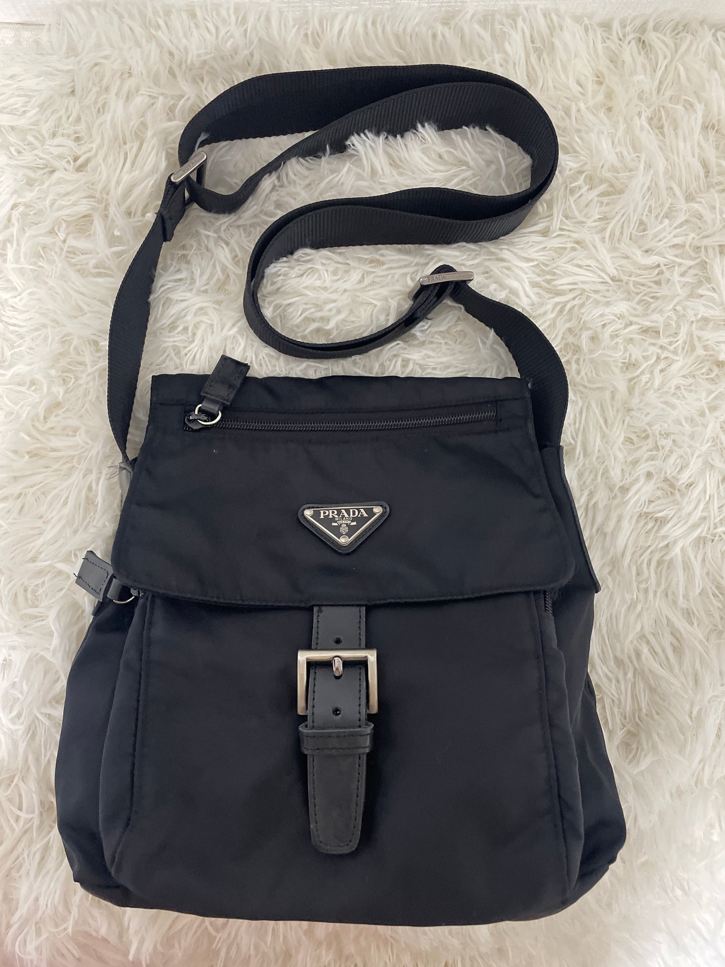Prada Black Shoulder Bags A-16368