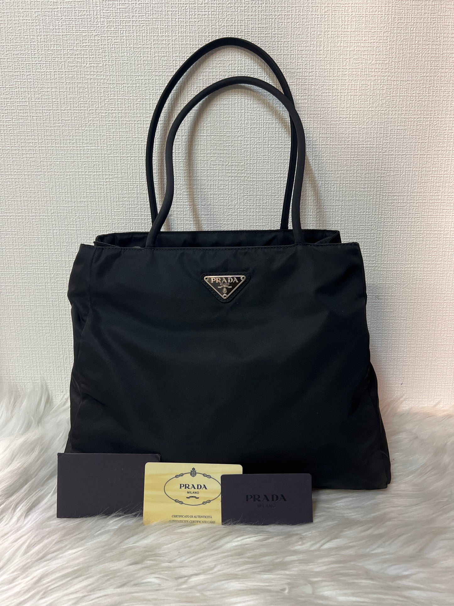 Prada Black Handle Bags A-16371