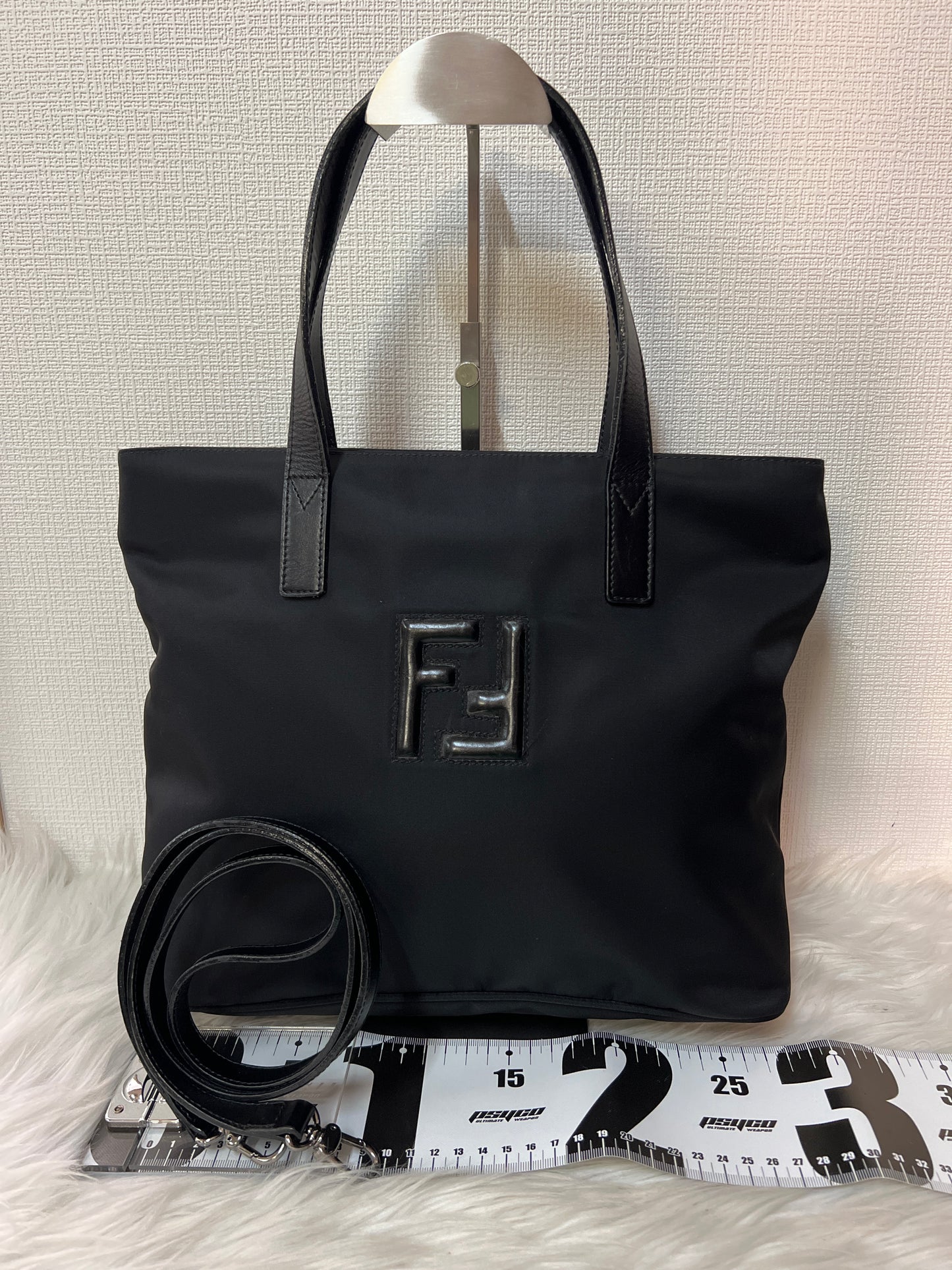 Fendi Black Shoulder Bags A-16377