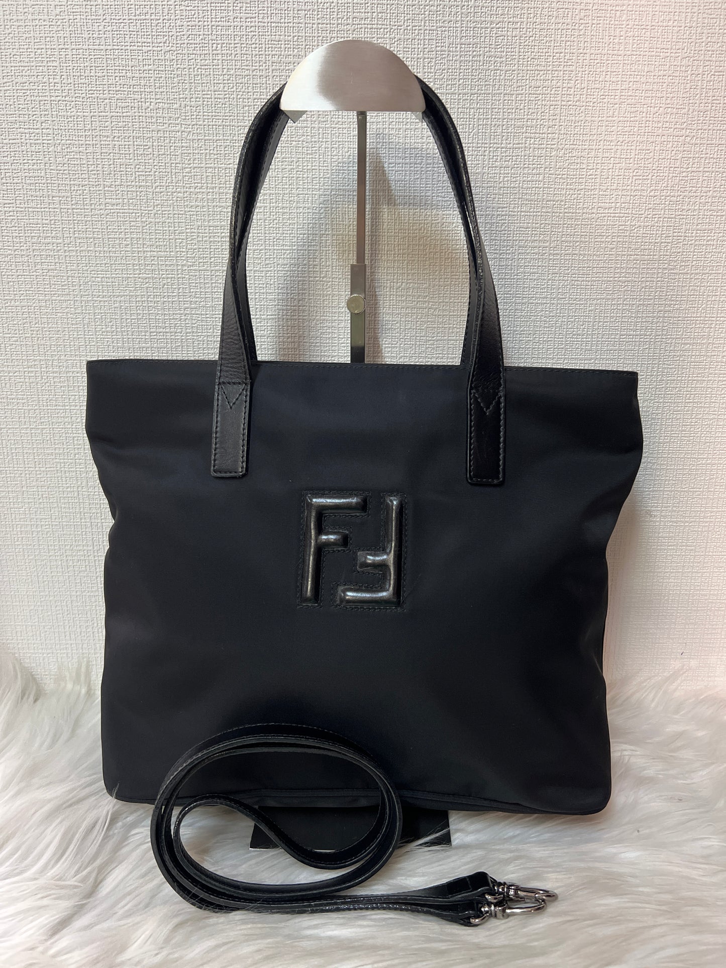 Fendi Black Shoulder Bags A-16377