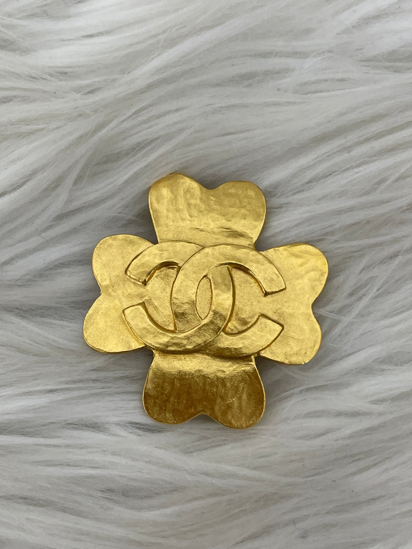 Chanel Gold Brooches A-16378