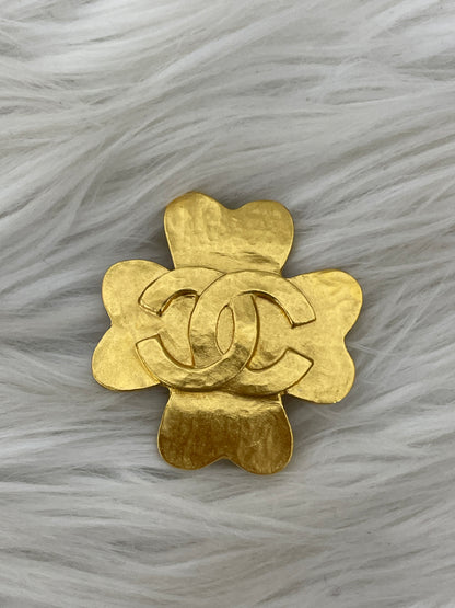 Chanel Gold Brooches A-16378