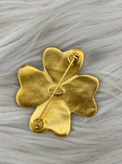 Chanel Gold Brooches A-16378