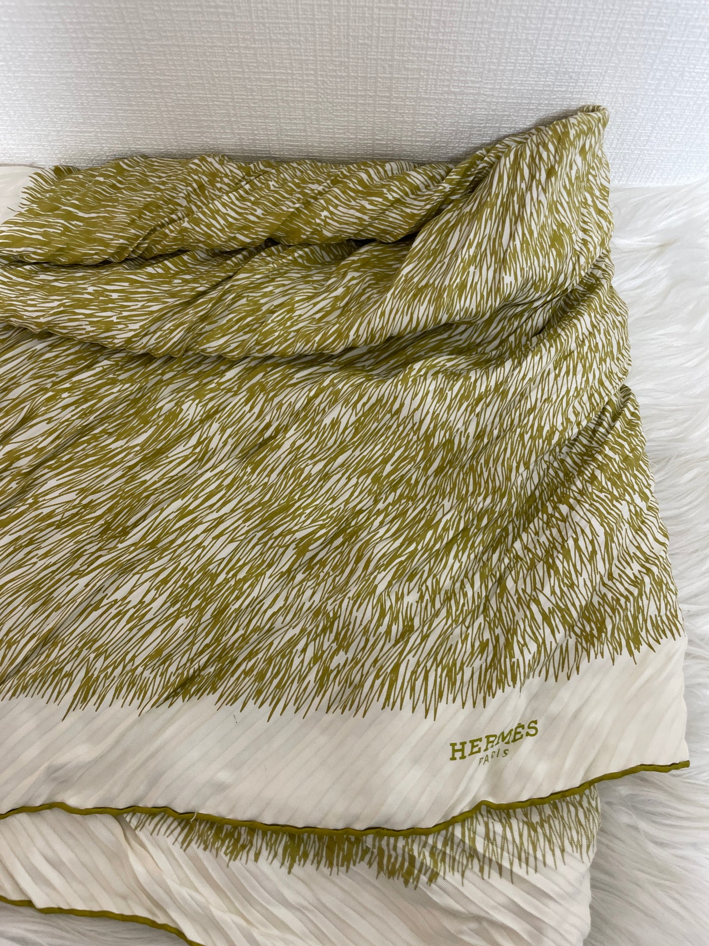 Hermes Gold Scarves A-16406