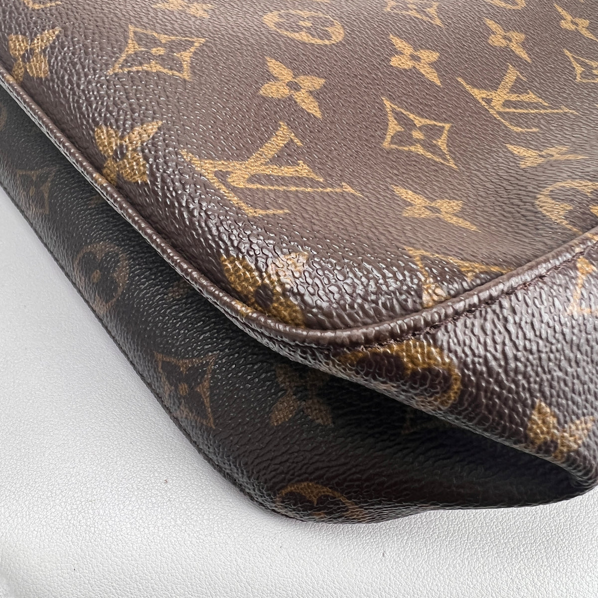 Louis Vuitton Brown Handle Bags A-16409
