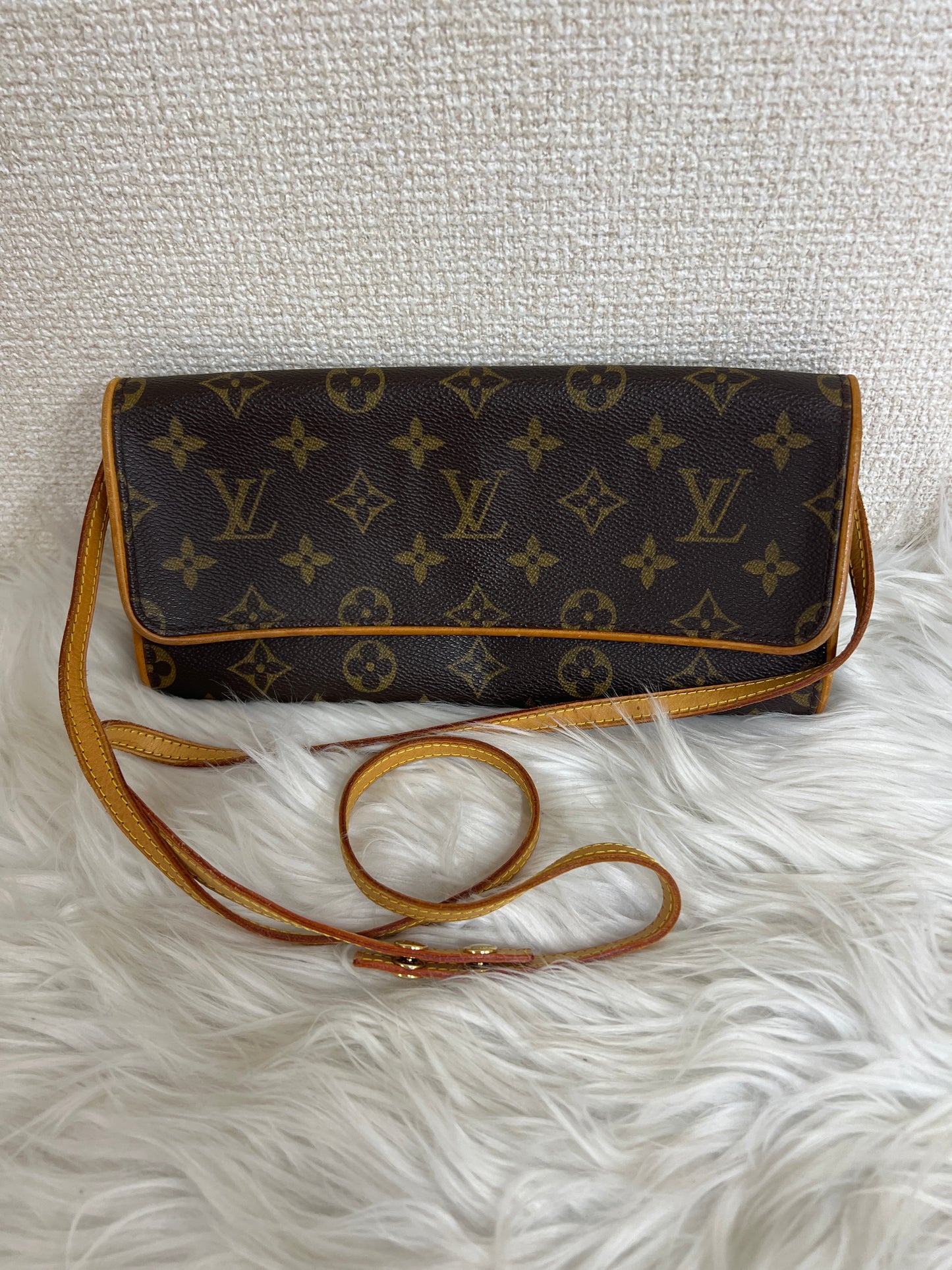 Louis Vuitton Brown Shoulder Bags A-16417