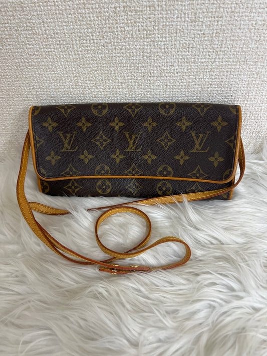 Louis Vuitton Brown Shoulder Bags A-16417