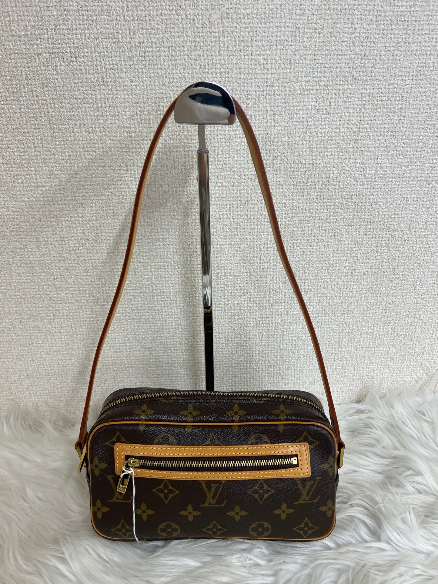 Louis Vuitton Brown Shoulder Bags A-16420