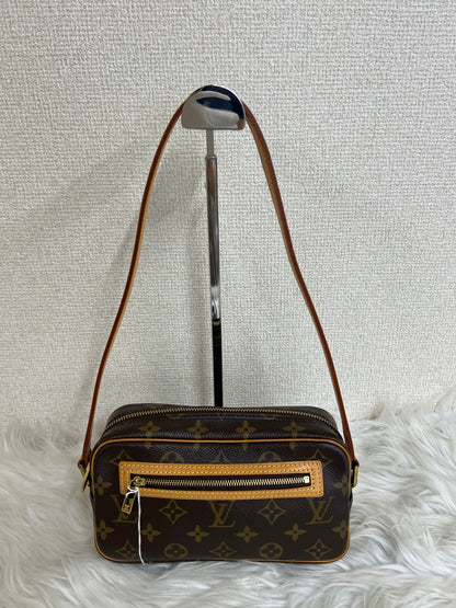 Louis Vuitton Brown Shoulder Bags A-16420
