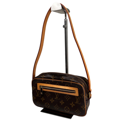 Louis Vuitton Brown Shoulder Bags A-16420