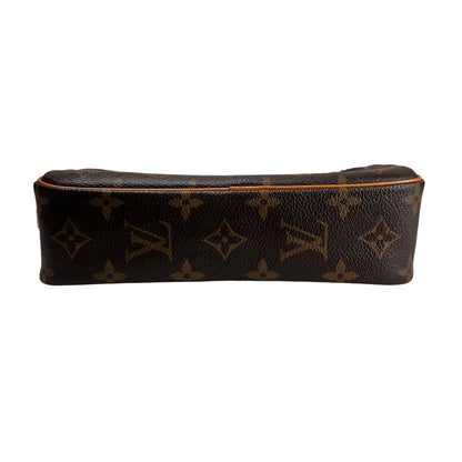 Louis Vuitton Brown Shoulder Bags A-16420