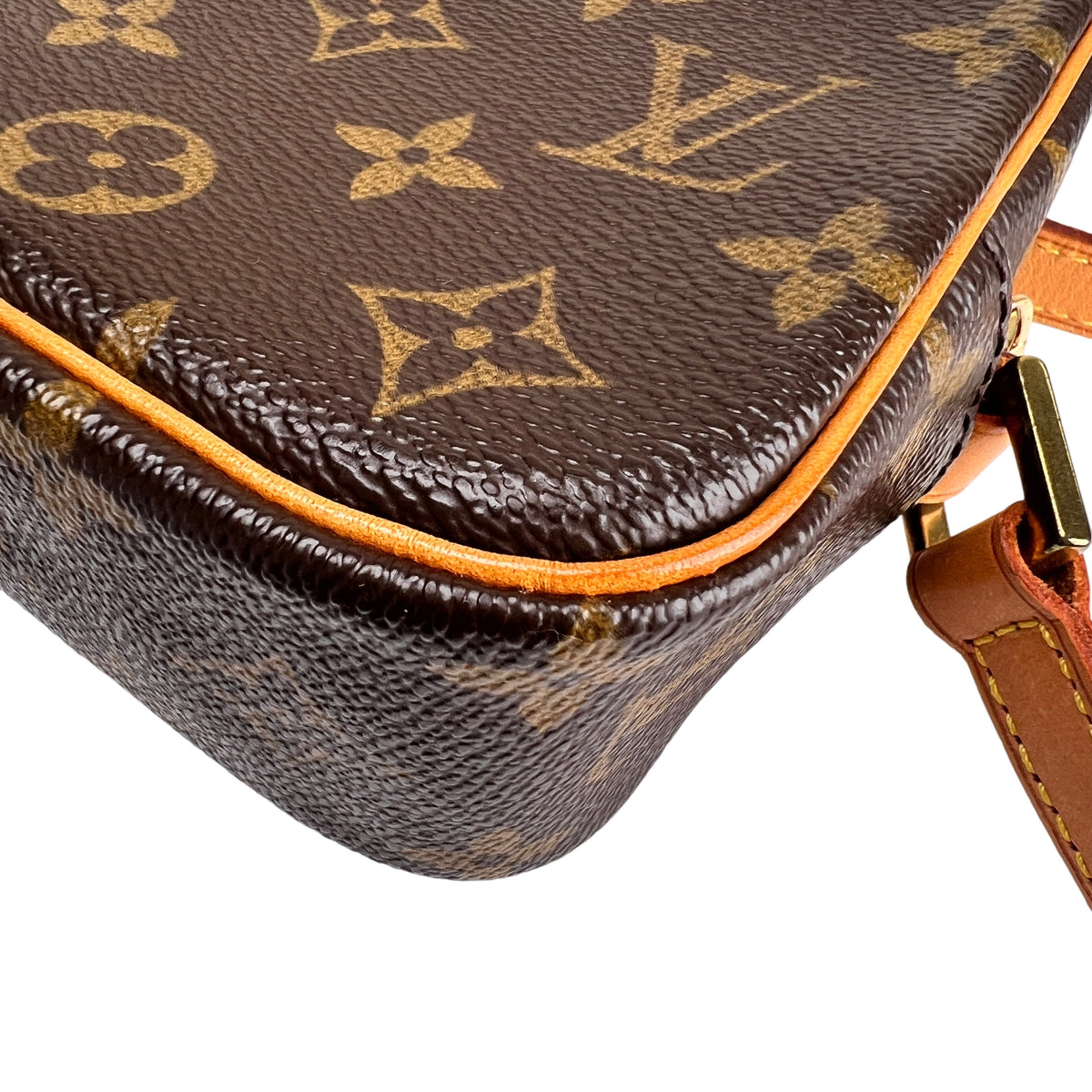 Louis Vuitton Brown Shoulder Bags A-16420