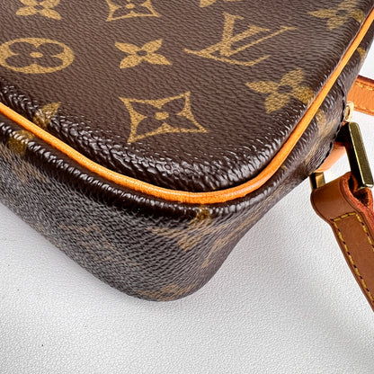 Louis Vuitton Brown Shoulder Bags A-16420