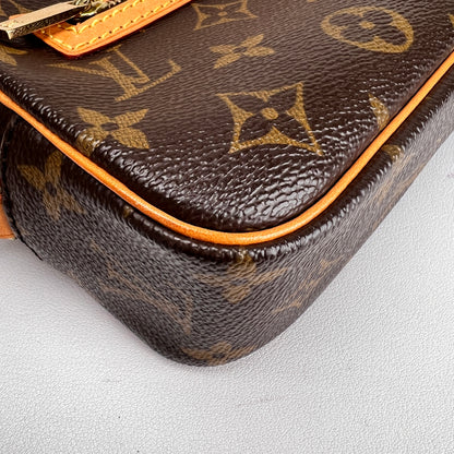 Louis Vuitton Brown Shoulder Bags A-16420