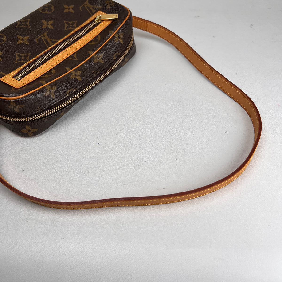 Louis Vuitton Brown Shoulder Bags A-16420