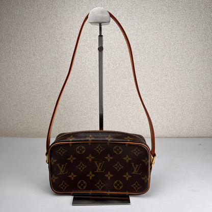 Louis Vuitton Brown Shoulder Bags A-16420