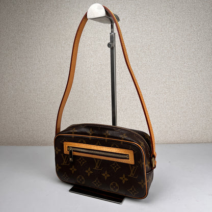 Louis Vuitton Brown Shoulder Bags A-16420