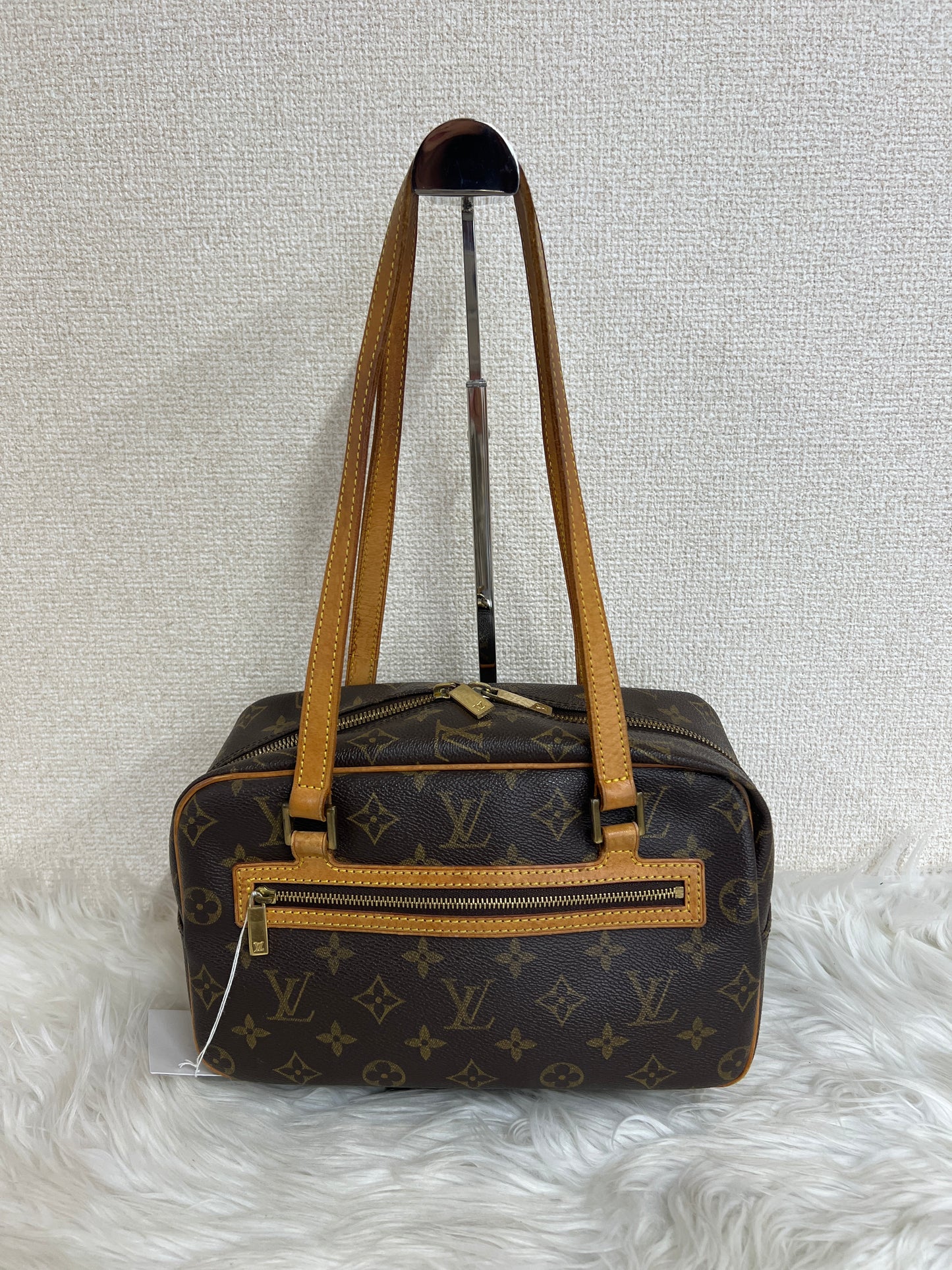 Louis Vuitton Brown Handle Bags A-16422