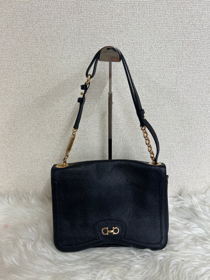 Ferragamo Black Shoulder Bags A-16423
