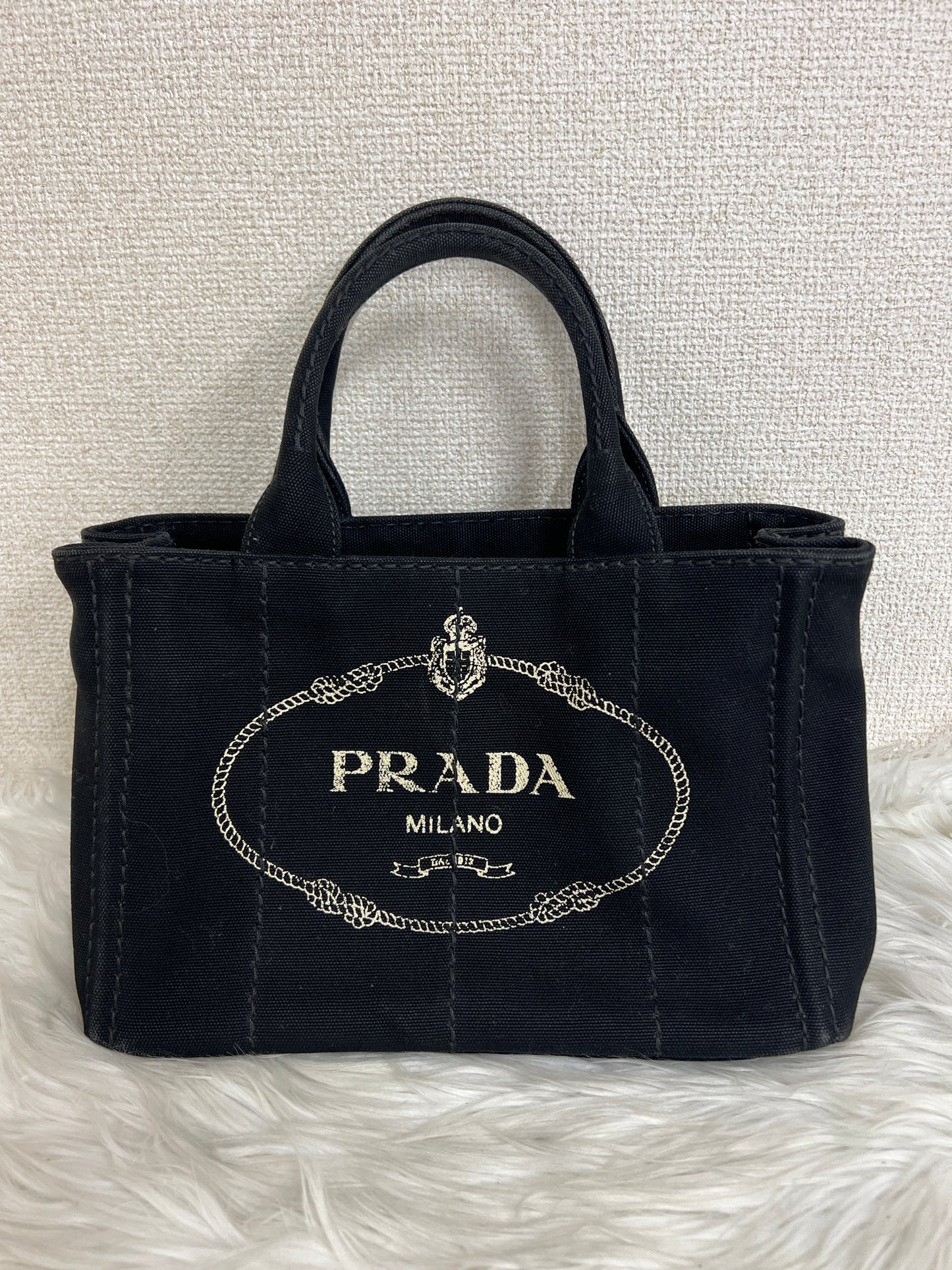 Prada Black Tote Bags A-16429