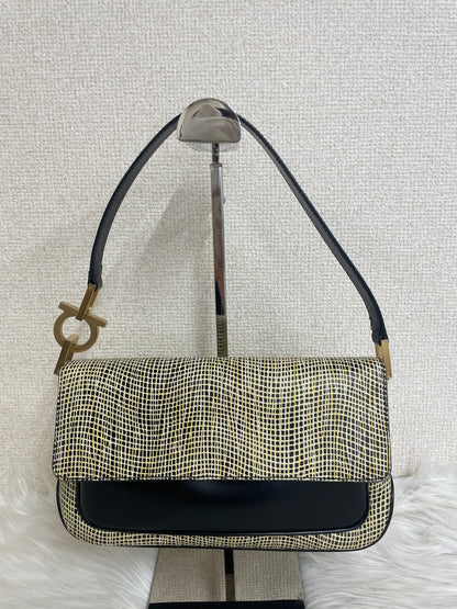 Ferragamo Black Shoulder Bags A-16433