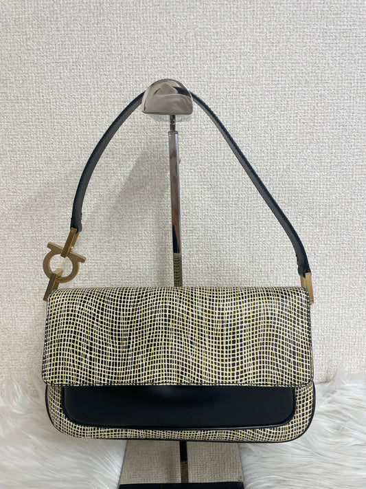 Ferragamo Black Shoulder Bags A-16433