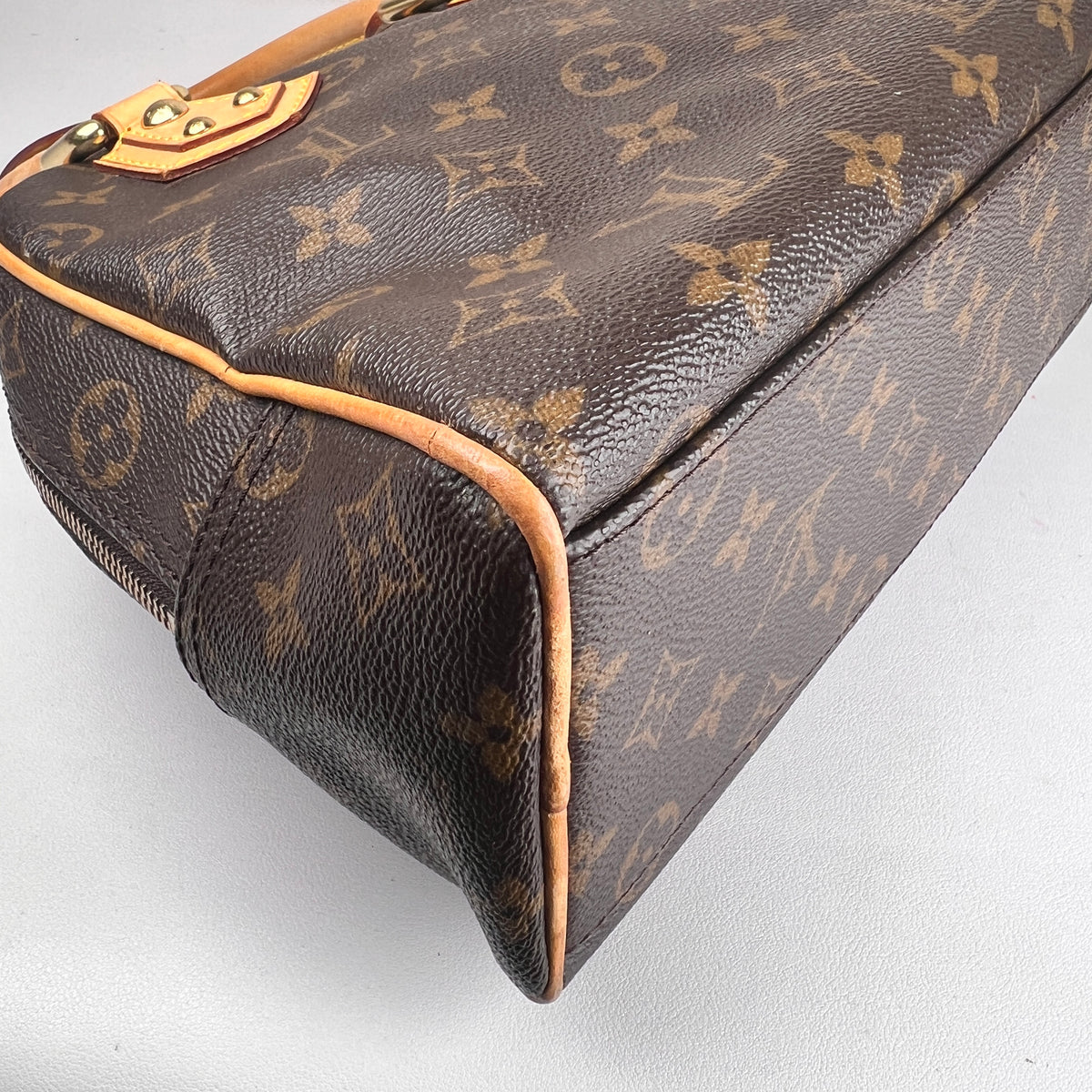 Louis Vuitton Brown Tote Bags A-16439