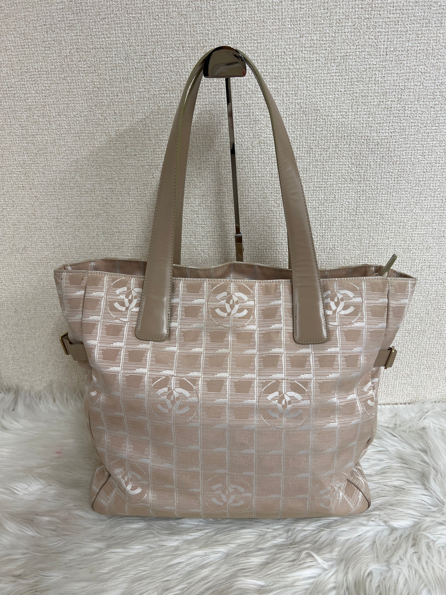 Chanel Beige Tote Bags A-16449