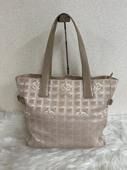 Chanel Beige Tote Bags A-16449