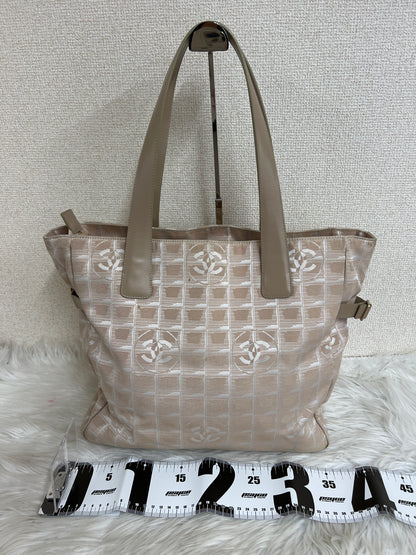 Chanel Beige Tote Bags A-16449