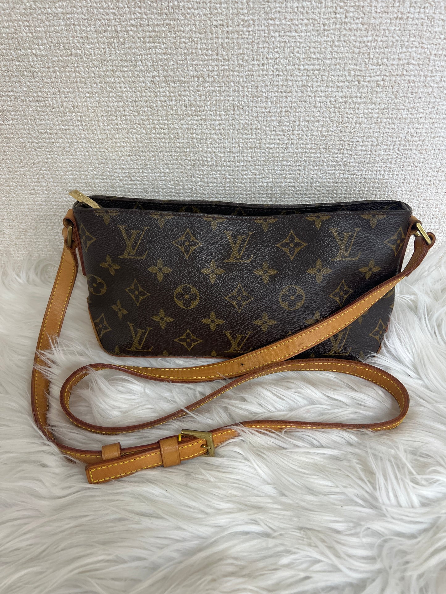 Louis Vuitton Brown Handle Bags A-16451