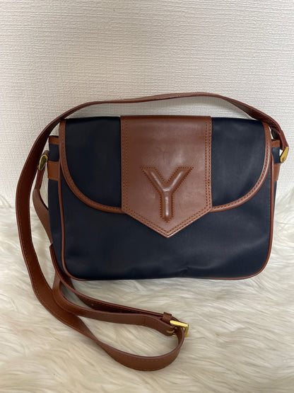 Saint Laurent Black Shoulder Bags A-16504