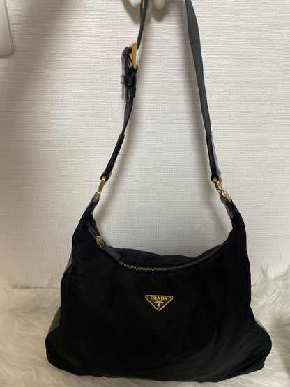 Prada Black Shoulder Bags A-16509