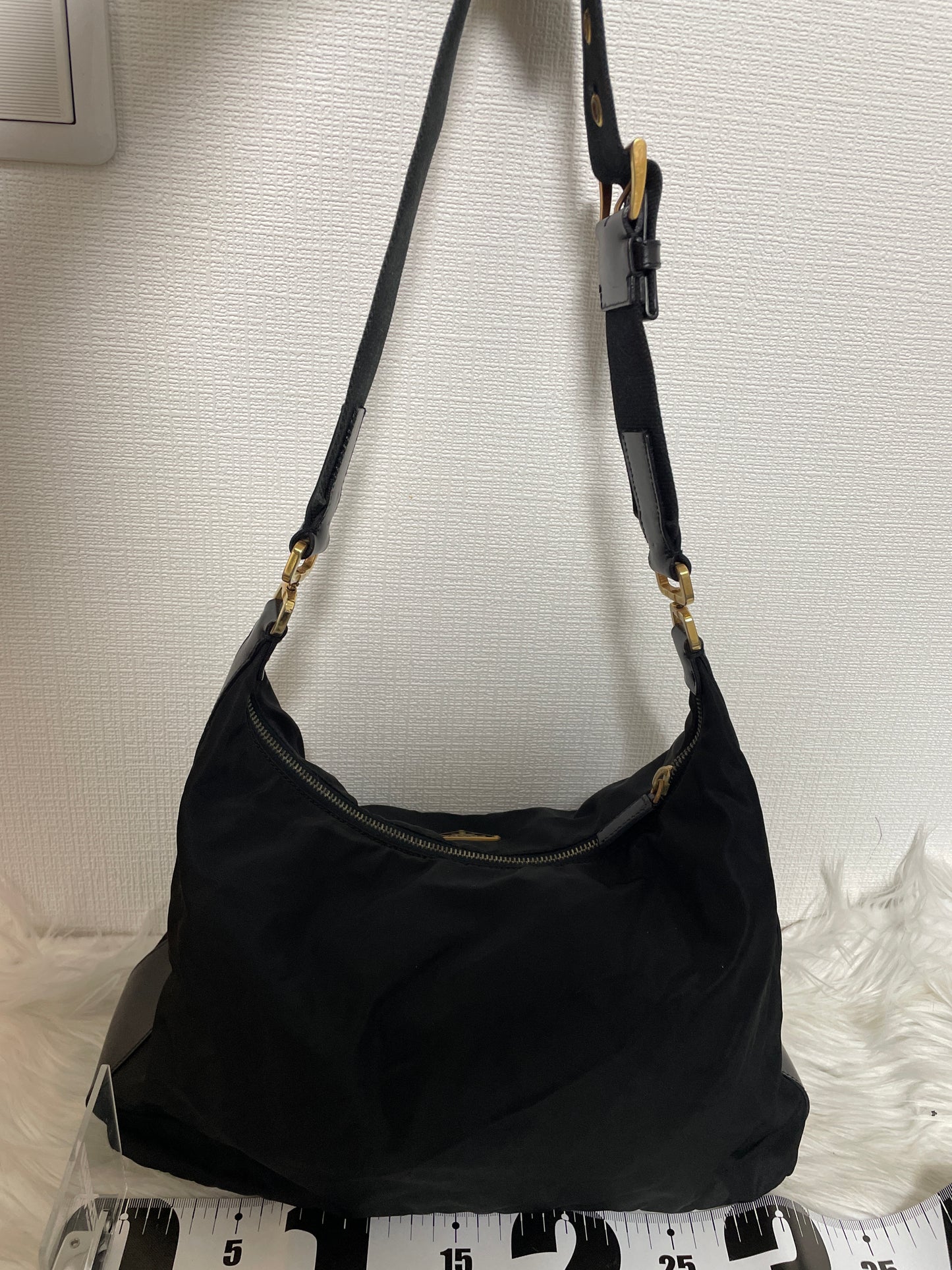 Prada Black Shoulder Bags A-16509